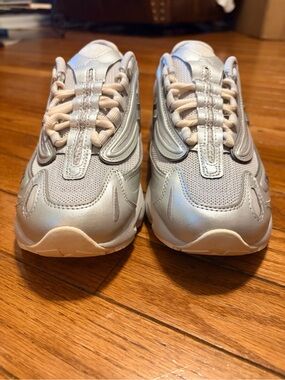 New Balance 1000 Silver and Beige men’s Sneakers